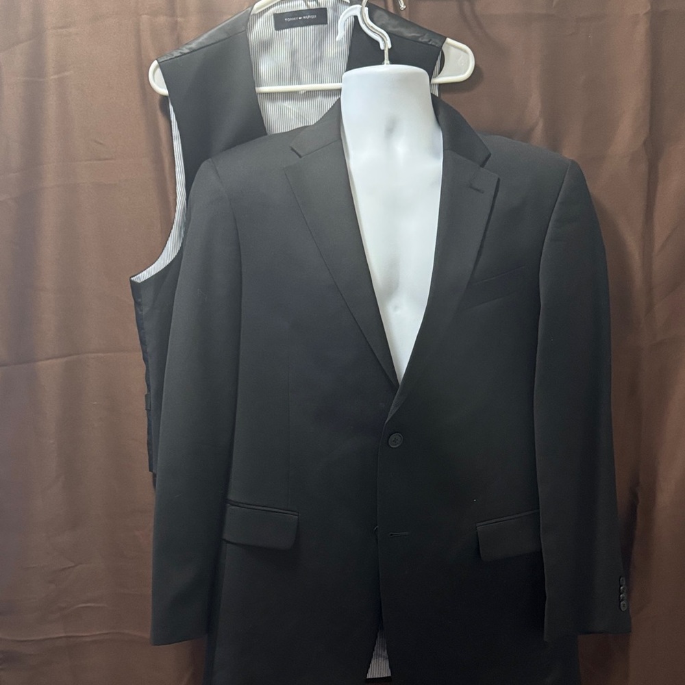 Classic Tommy Hilfiger Black Men's Suit Jacket and Vest - 40R